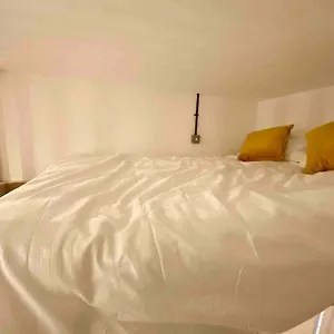 Flat 8, 10 St Johns Apartment