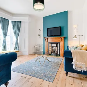 ty-calon-luxury-4-bed-townhouse-in-the-heart-of-trendy.cardiffhotelswales.com/
